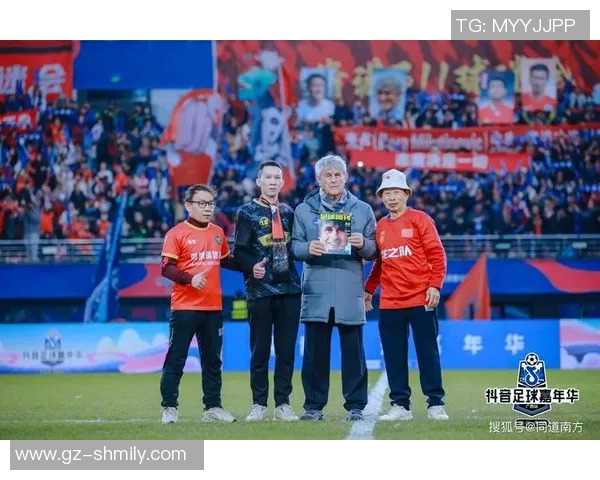 足球明星退役时看台上的感人瞬间与球迷的深情告别